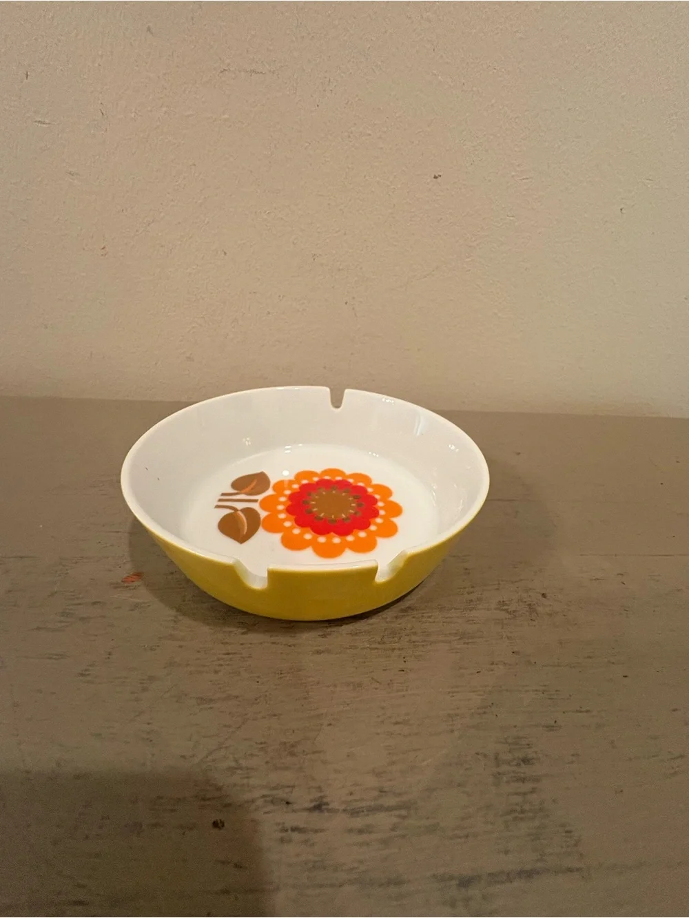 VTG 1970s Ceramic Ashtray With Flower Power Daisy Design